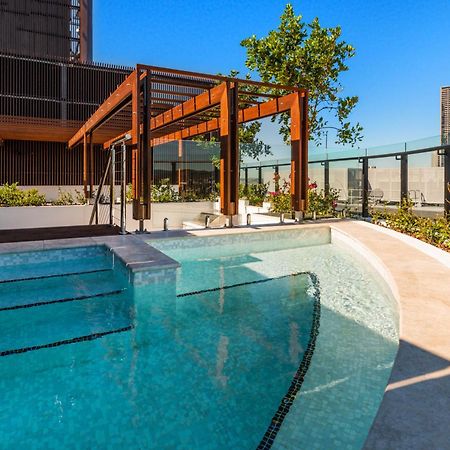 Fv 브리즈번 바이 페퍼스 아파트 호텔 외부 사진 The rooftop pool at the Emporium Hotel South Bank