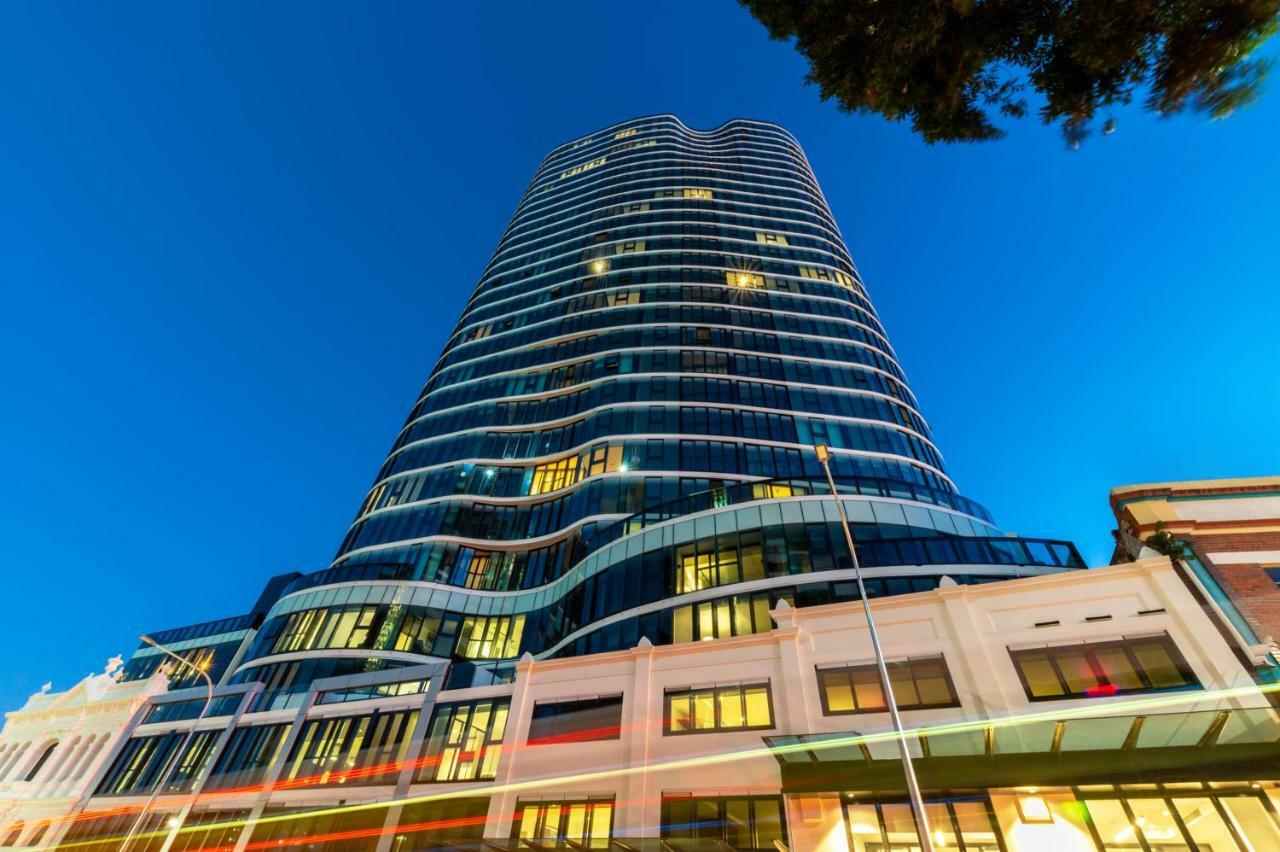 Fv 브리즈번 바이 페퍼스 아파트 호텔 외부 사진 The building at night